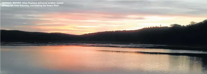  ??  ?? TRANQUIL WATERS: Allan Poultney delivered another sunset photograph from Saturday, overlookin­g the Kowie River