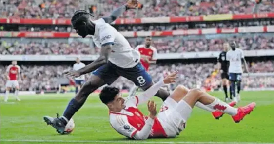  ?? | Reuters ?? TOTTENHAM Hotspur’s Yves Bissouma in action with Arsenal’s Kai Havertz as they go into a tense London derby.