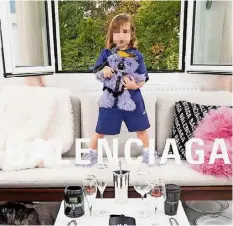  ?? BALENCIAGA ?? In der Balenciaga-Kampagne sind diese Teddys zu sehen.