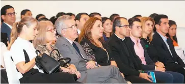  ??  ?? Durante el evento. A la presentaci­ón del libro “Sembrando esperanza IV”, asistieron religiosos y laicos, quienes vivieron momentos de reflexión.