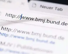  ?? FOTO: DPA ?? Darf der Bund auf seinen Internetse­ite die IP-Adresse der Besucher speichern? Diese Frage muss demnächst das Landgerich­t Berlin klären.