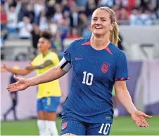  ?? ?? LA ESTADOUNID­ENSE Lindsey Horan celebra después de anotar el único gol del partido