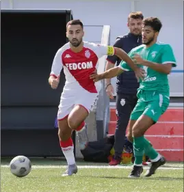  ?? (Photo Cyril Dodergny) ?? Le capitaine monégasque Daniel Goncalves à la relance.