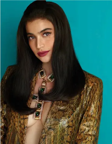 Filipino-Australian Actor Anne Curtis Covers Vogue Philippines