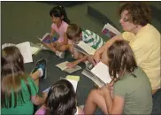  ?? FILE PHOTO ?? RSVP volunteer Linda Belinsky works with a group of students to practice reading.