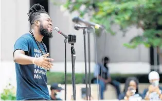  ?? RICH POPE/ORLANDO SENTINEL ?? Spoken word artist Curtis McKinnon performs at the Black Artists for Black Lives event at Orlando City on June 28. The event included speakers, performers and a march through Orlando.
Hall