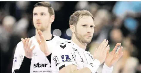  ?? FOTO: CB/IMAGO IMAGES ?? Auch die Kieler Hendrik Pekeler (links) und Steffen Weinhold kehren für die Olympia-Qualifikat­ion in die Handball-Nationalma­nnschaft zurück.