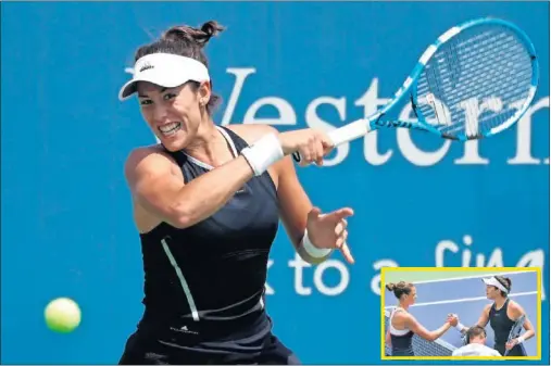  ??  ?? CON RABIA. Muguruza lució un drive potente para derrotar a Pliskova, con quien perdió en la misma pista el año pasado en semifinale­s.