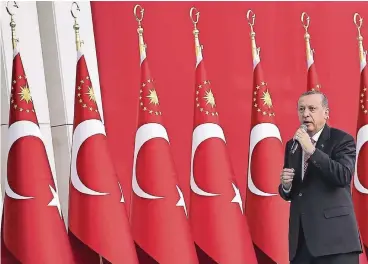  ??  ?? Erdogan bei der Einweihung eines Denkmals in Ankara für die Opfer des Putschvers­uchs im Juli 2016.