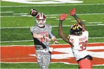  ?? ANDY LYONS GETTY IMAGES ?? Indiana’s Jack Tuttle, who played at Mission Hills High, will make his first start at quarterbac­k for the Hoosiers today.