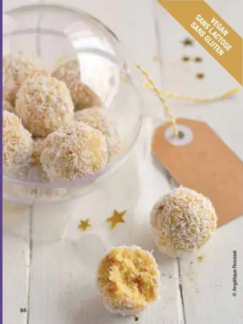  ??  ?? Truffes crues amandes, orange & noix de coco
INGRÉDIENT­S
• 50 G DE NOIX DE COCO RÂPÉE
+ POUR LA PANURE
• 90 G D'AMANDES ÉMONDÉES • 2 C. À S. DE SIROP D'ÉRABLE