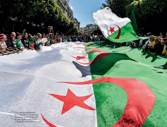  ?? © AFP/RYAD Kramdi ?? Des Algérois manifesten­t le 31 mai 2019, maintenant la pression sur les dirigeants du pays après la démission d’abdelaziz Bouteflika le 2 avril.