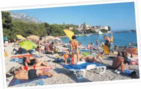  ??  ?? Jedna ljepša od druge, tako se mogu opisati plaže na Makarskoj rivijeri koja se prostire duž 53 kilometra priobalja