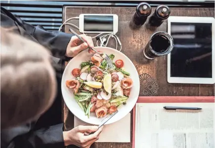  ?? GETTY IMAGES ?? The federal law that outlines wage-and-hour obligation­s does not require an employer to provide meal breaks.