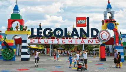  ?? ?? Am Freitag ging der Parkbetrie­b im Günzburger Legoland unverminde­rt weiter – nur der Bereich „Land der Ritter“war geschlosse­n.