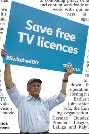  ??  ?? A protester demands free over-75s licences