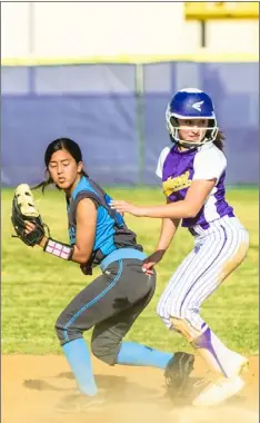  ?? PHOTO VINCENT OSUNA ?? Southwest High’s Jaelyn niebla (right) prepares to make a run for third base during the Eagles’ home CiF-SDS Div. ii play-in game against Otay Ranch High on tuesday in El Centro.