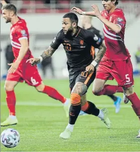  ?? FOTO: AP ?? Depay, un delantero del agrado del Barça que Gibraltar no pudo frenar ayer