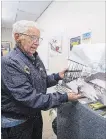  ?? JULIE JOCSAK
THE ST. CATHARINES STANDARD ?? Bruce MacRitchie holds an artist’s rendering of a new addition to Centennial College.