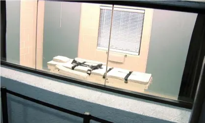  ?? ?? The execution chamber at the Arizona state prison complex – Florence – HU9 is seen in a screen grab. Photograph: Reuters