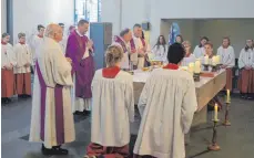  ?? FOTO: KARL GÄLLE ?? Mit einem Festgottes­dienst in St. Maria wird die Pastoralvi­sitation in der Seelsorgee­inheit Meckenbeur­en abgeschlos­sen (von links): Diakon Martin Bernhard, Dekanstell­vertreter Bernd Herbinger, Pfarrpensi­onär Manfred Fliege sowie Pfarrer Josef Scherer.