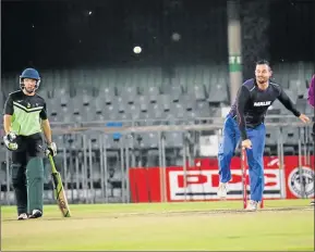  ?? Picture: SINO MAJANGAZA ?? IN FLIGHT: Bohemians bowler Bruce Kennedy sends down a ball during the match against Old Selbornian­s at Buffalo Park on Friday night