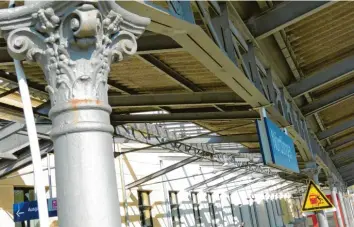  ?? Foto: Hummel ?? Das Nördlinger Bahnhofsda­ch ist laut Denkmalpfl­ege „praktisch Massenware“. Es soll abgerissen werden.