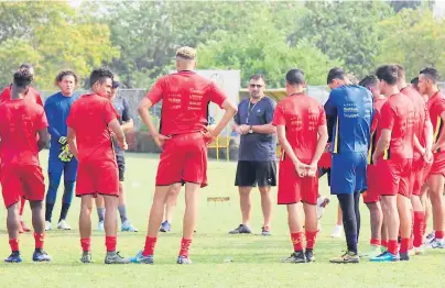  ??  ?? AURINEGROS. Real España escondió sus armas para el juego de mañana contra Marathón.