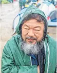  ?? FOTO: DPA ?? Für seine Dokumentat­ion über weltweite Fluchtbewe­gungen reiste Ai Weiwei auch nach Griechenla­nd in ein Flüchtling­scamp.