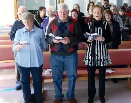  ??  ?? Leonie and Ross Pethybridg­e and Val Murphy sing a farewell hymn during the final church service.