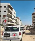  ??  ?? Un convoi humanitair­e à Daraya, en Syrie, le 1er juin 2016.