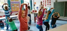  ?? Foto: Yvonne Hamburger ?? Das neue Langzeitpr­ojekt Körperorie­ntierte Achtsamkei­t gibt es erstmals in Bayern für alle Löpsinger Grundschül­er.