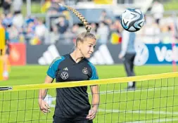  ?? Foto: dpa ?? Giulia Gwinn ist perfektion­istisch veranlagt – beim Fußball und auch bei Äußerlichk­eiten wie ihrem Zopf.