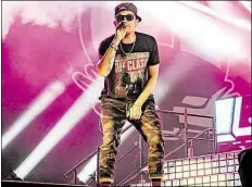  ?? BILD: ROBERT OTTO-MOOG ?? Rapper mit Sonnenbril­le: Jan Delay (42) stand mit den Beginnern am Samstagabe­nd auf der Bühne.