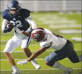  ?? File Photo/NWA Democrat-Gazette/ANDY SHUPE ?? Springdale Har-Ber running back Max Pena (22) and the Wildcats take on the Little Rock Central Tigers in the first round of the state playoffs.