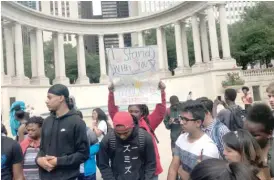  ?? YVONNE KIM/SUN-TIMES ?? Students from the Mikva Challenge listen to their peers speak about social issues on Friday in Millennium Park.