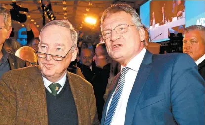  ?? FOCKE STRANGMANN/EFE ?? Alexander Gauland(i) y Jörg Meuthen (d), codirigirá­n al grupo político.