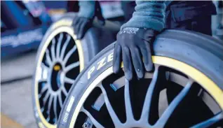  ??  ?? Os pneus da Stock Car são produzidos em duas fábricas da Pirelli: uma na Romênia e outra na Turquia