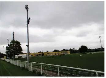  ??  ?? Le stade des Petits-chênes est réservé à la pratique du football.