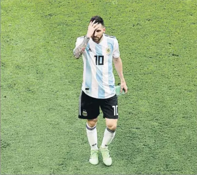  ?? FOTO: GETTY ?? Leo Messi no pudo levantar a Argentina. Como Leo, Cristiano y los jugadores españoles volvieron a casa antes de tiempo