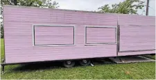  ?? GARY DE ROCHE PHOTO ?? The Kinsmen Club of Stoney Creek is looking for a missing 10-metre pink trailer it uses for fundraisin­g events, including the Winona Peach Festival.