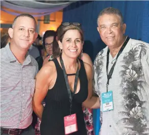  ??  ?? Jamaica Tours Limited’s managing director, Noel ‘Sport’ Slolely (left) and Jamaica’s Acting Director of Tourism Donnie Dawson do not seem shaken to be in the presence of AFix buyer Nanci Gage.