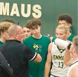  ?? KEITH GROLLER/THE MORNING CALL ?? Emmaus basketball coach Steve Yoder talks with his team during the Green Hornets’ 72-60 win over Pocono Mountain West on Friday. The game featured seven technical fouls and some harsh words between the coaches.