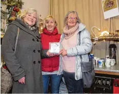  ??  ?? Sie freuten sich über viele Spenden zugunsten des Bunten Kreises. (Von links) Gabrie le Redl, Inge Eberle und Ingrid Karch.