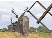  ??  ?? Windmühlen sind das Wahrzeiche­n von Öland. Von einstmals 2000 sind heute noch etwa 400 erhalten.