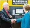  ??  ?? Auf ihrem Rundgang hielt Kanzlerin Angela Merkel auch beim Druckluft-spezialist­en Kaeser an, der unter anderem ein Werk in Gera betreibt. Foto: Kaeser