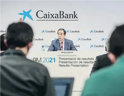  ?? BRALB SRLSRNA / lp ?? El consejero delegado de Caixabank, Gonzalo Gortázar, en la rueda de prensa de ayer