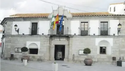  ?? CÓRDOBA ?? Imagen de la fachada del edificio del Ayuntamien­to de Villanueva de Córdoba.