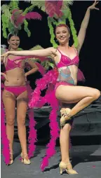  ?? Picture: CHRIS GERTSCH ?? IN CABARET: Sian-Beth Hitchner choreograp­hs the dance moves