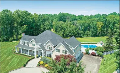  ?? Contribute­d photo ?? William Pitt Sotheby’s Internatio­nal Realty said it sold a country estate at 20 Split Rock Road in Bethany.